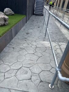 Aviktas ride queue walkway 