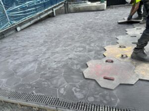 printing grey concrete at Aviktas ride entrance